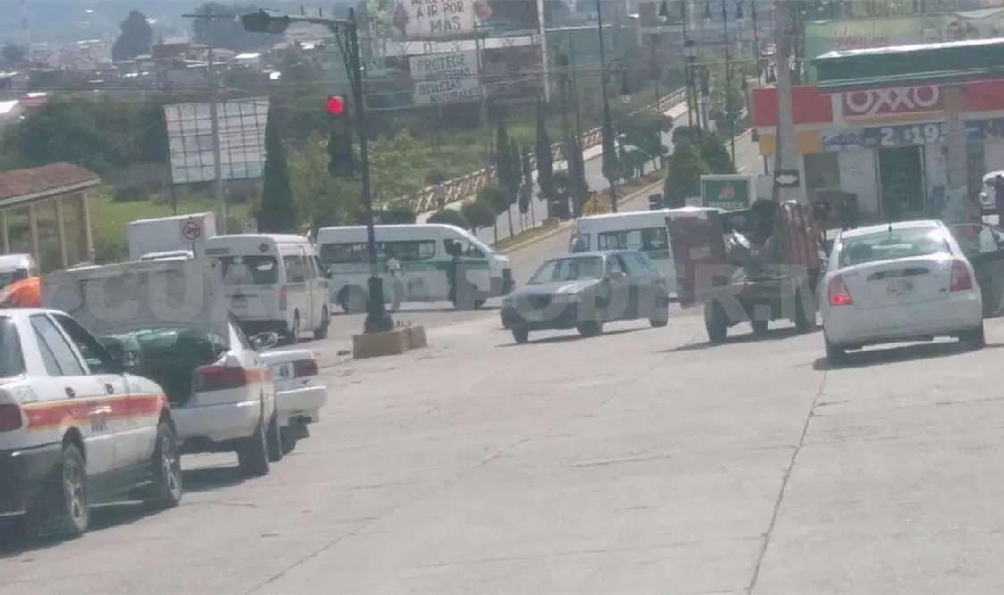 La mayoría del transporte público realizó un paro de labores y bloqueó diversas calles de San Cristóbal de Las Casas el martes. Cortesía