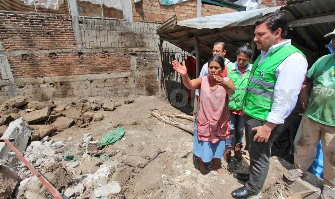 El alcalde Castellanos recorrió diversas zonas dañadas y visitó casas con severas afectaciones. CP