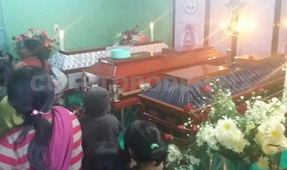 Familiares, amigos y vecinos velaron a los fallecidos por el terremoto. CP