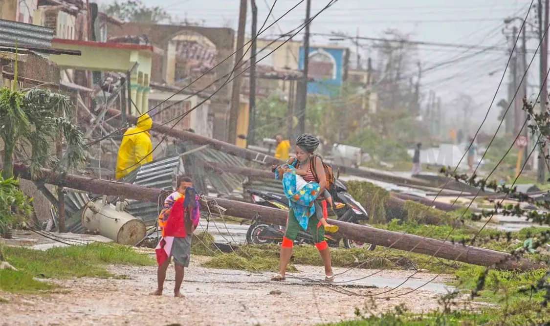 El 77% de los evacuados se refugiaron en casas de familiares y de vecinos. AP