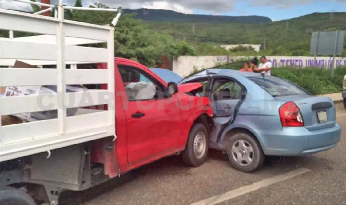 Daños materiales por miles de pesos y dos lesionados fue el saldo del accidente en Ribera Las Flechas. CP