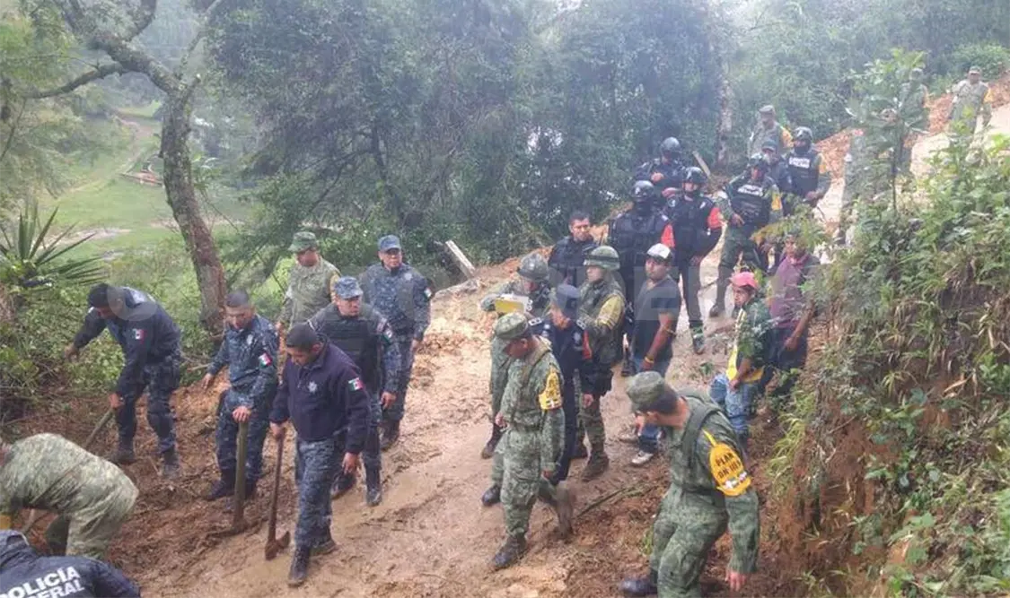 Personal de la Sedena, Semar y Policía Federal continúa realizando acciones de búsqueda y rescate. El Universal
