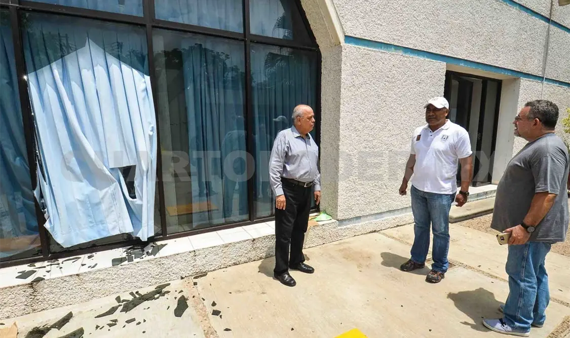 Los daños se concentran en el desprendimiento de repello, plafones, luminarias, tablaroca, ventanas y puertas. CP
