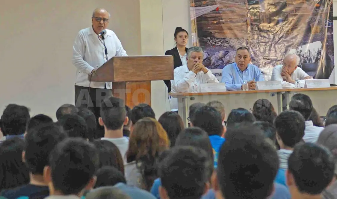 El rector aseveró que este evento también complementa las actividades y programa de estudio de la Facultad de Arquitectura. CP