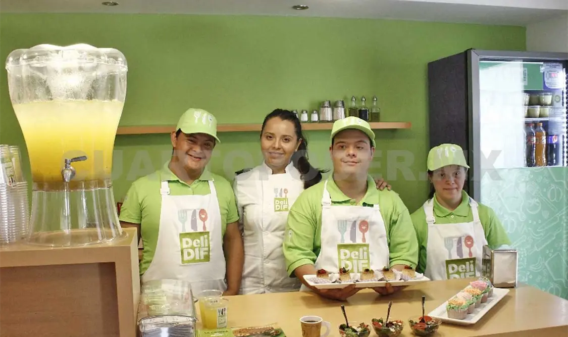 La cafetería se encuentra ubicada en la 16 Poniente Norte, a un costado del DIF Municipal.
