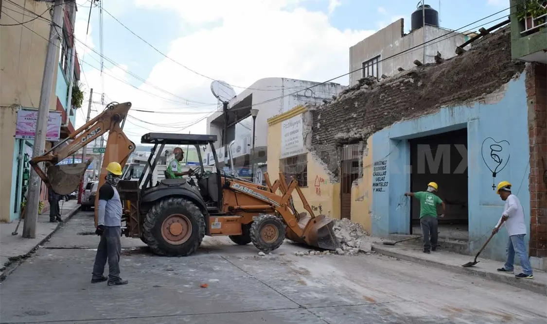 Suman 200 toneladas de escombros en Tuxtla