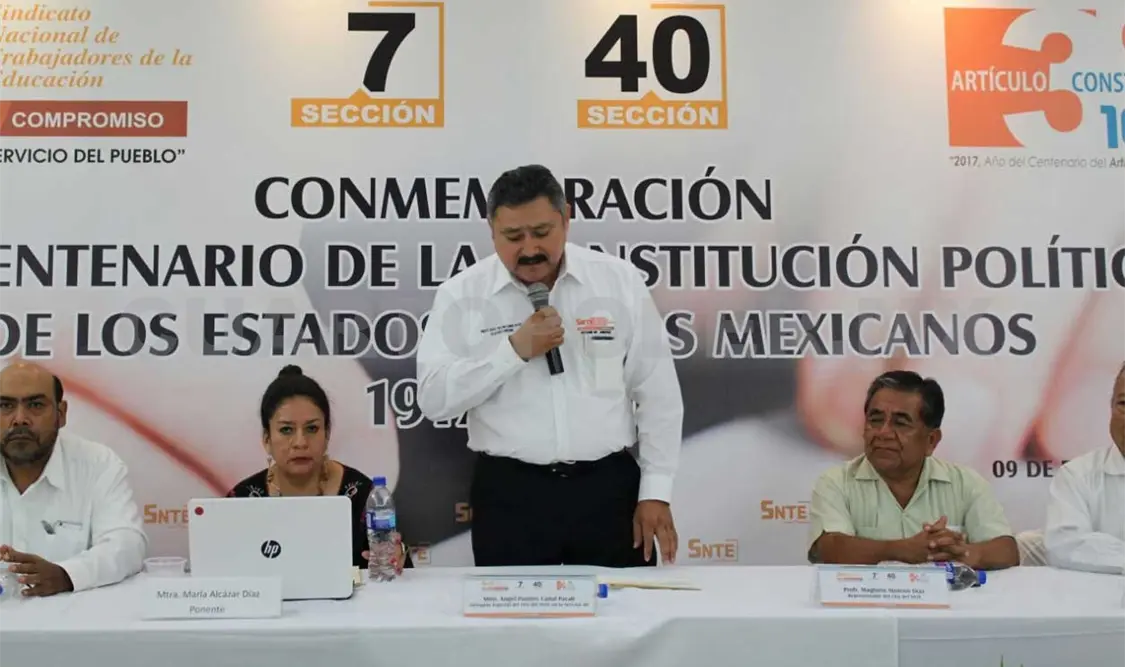 Conmemora el magisterio federación de Chiapas a México