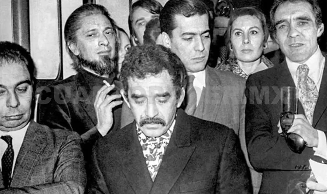 En esta foto con Hortelano, Barral, García Márquez, Vargas Llosa y Casttellet, Salvador Clotas fue sustituido por Chiriboga.