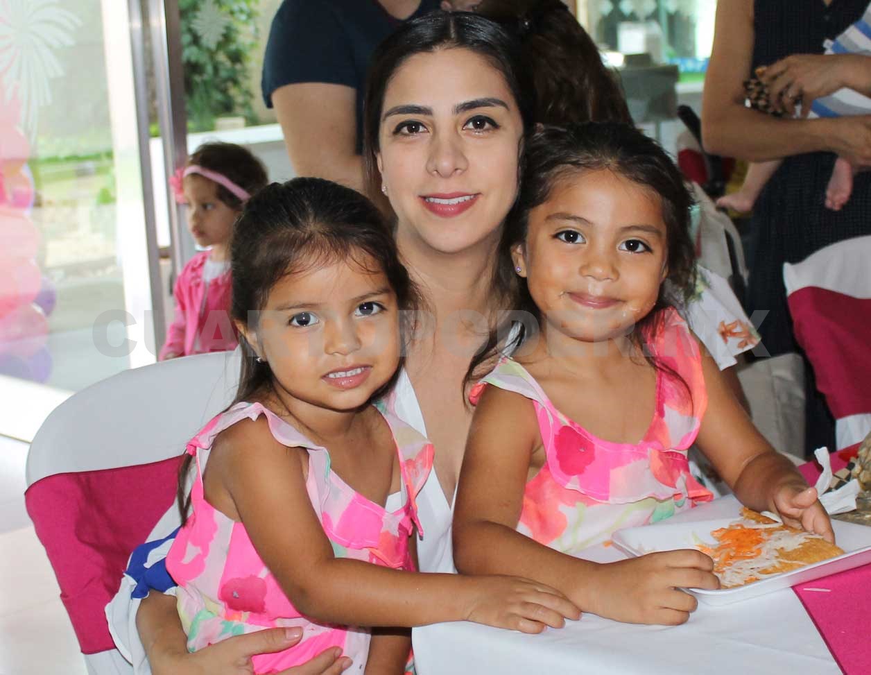 Tres velitas para María Rosvita