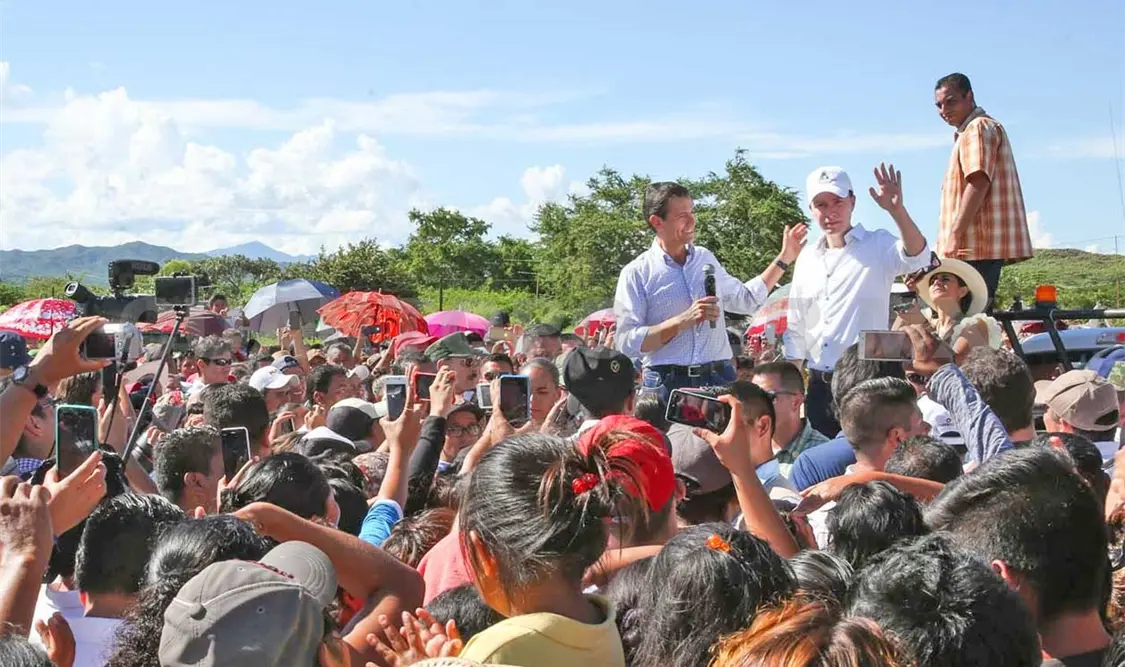 El presidente Peña Nieto reiteró su reconocimiento a los miembros de las Fuerzas Armadas para hacer llegar la ayuda. CP