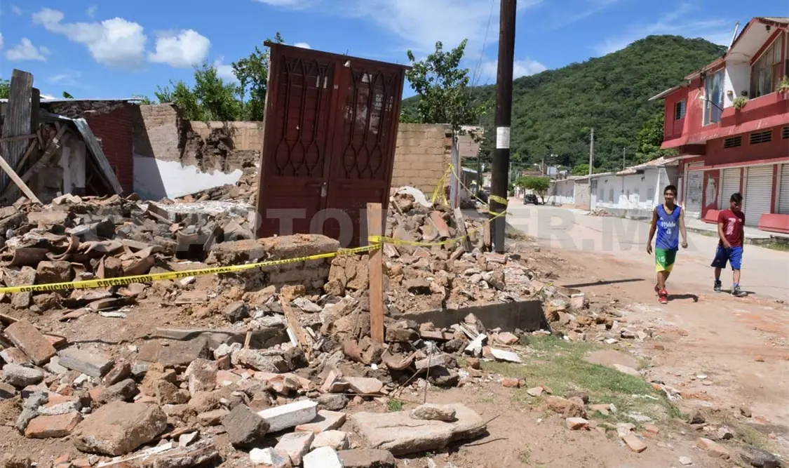 Demuelen 500 viviendas por daño estructural