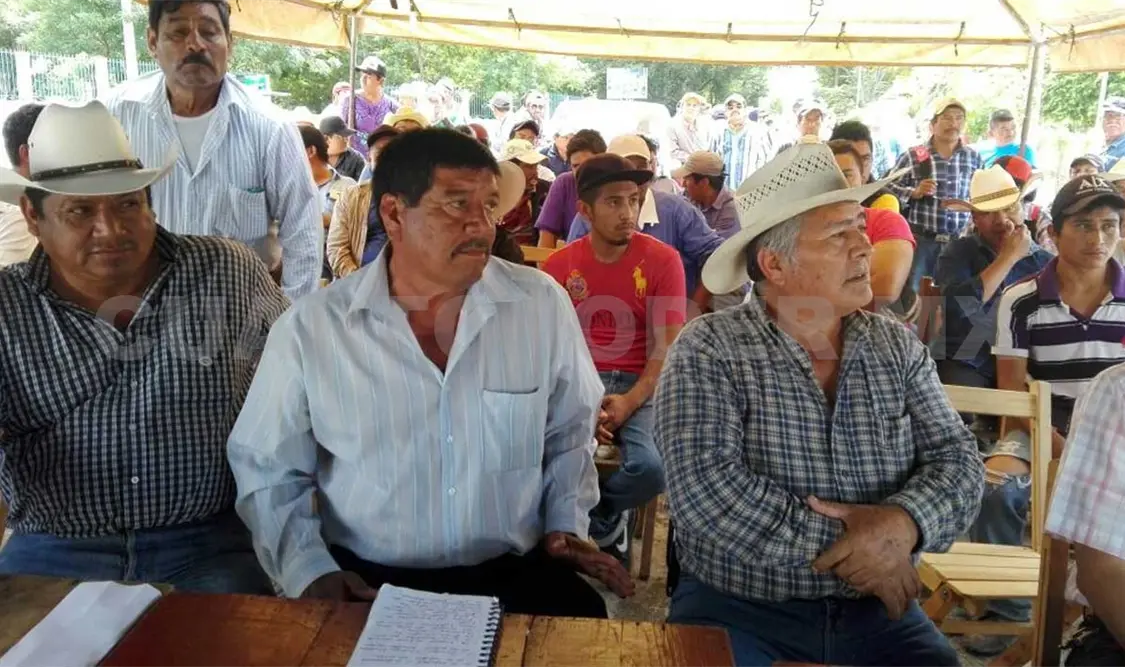 Cierran acceso a ingenio azucarero en Pujiltic