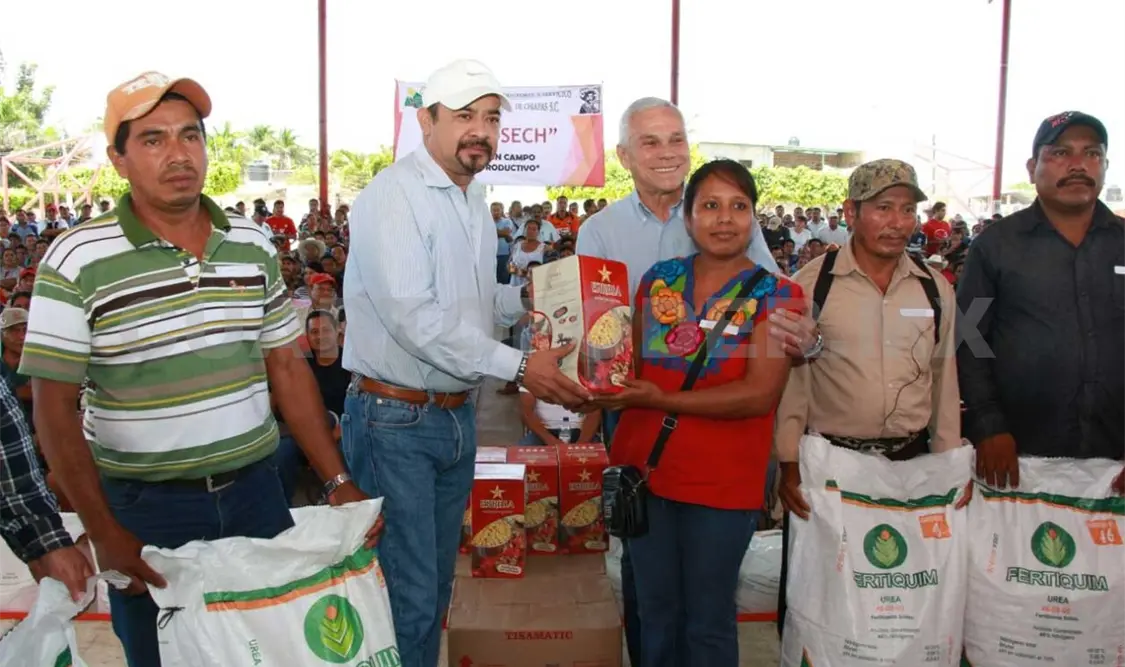 Continúa entrega de fertilizantes a productores