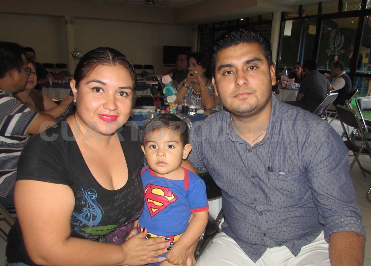 Hermanitas celebran juntas un añito más