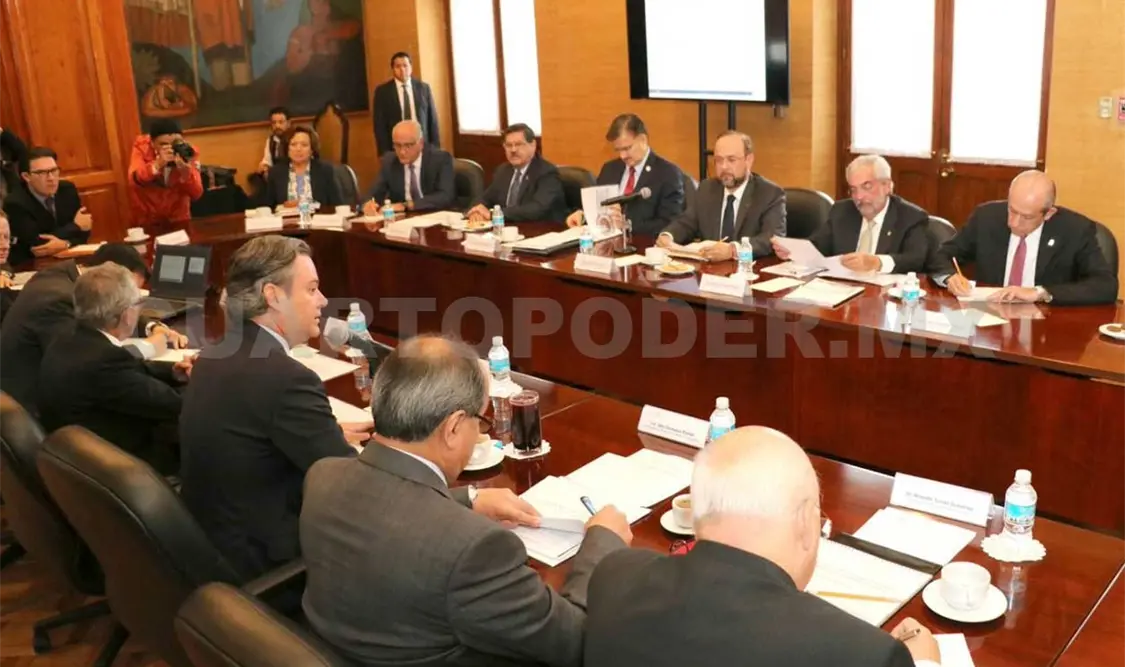 No se permitirá lucrar con reconstrucción de escuelas