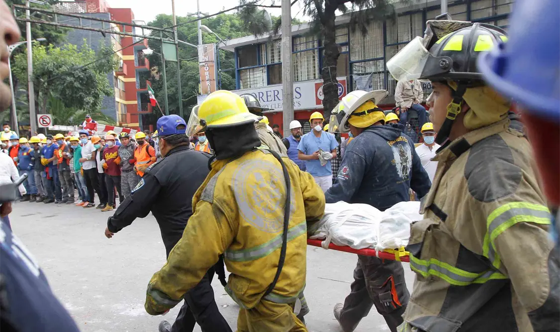 Confirman 230 muertos tras sismo de 7.1