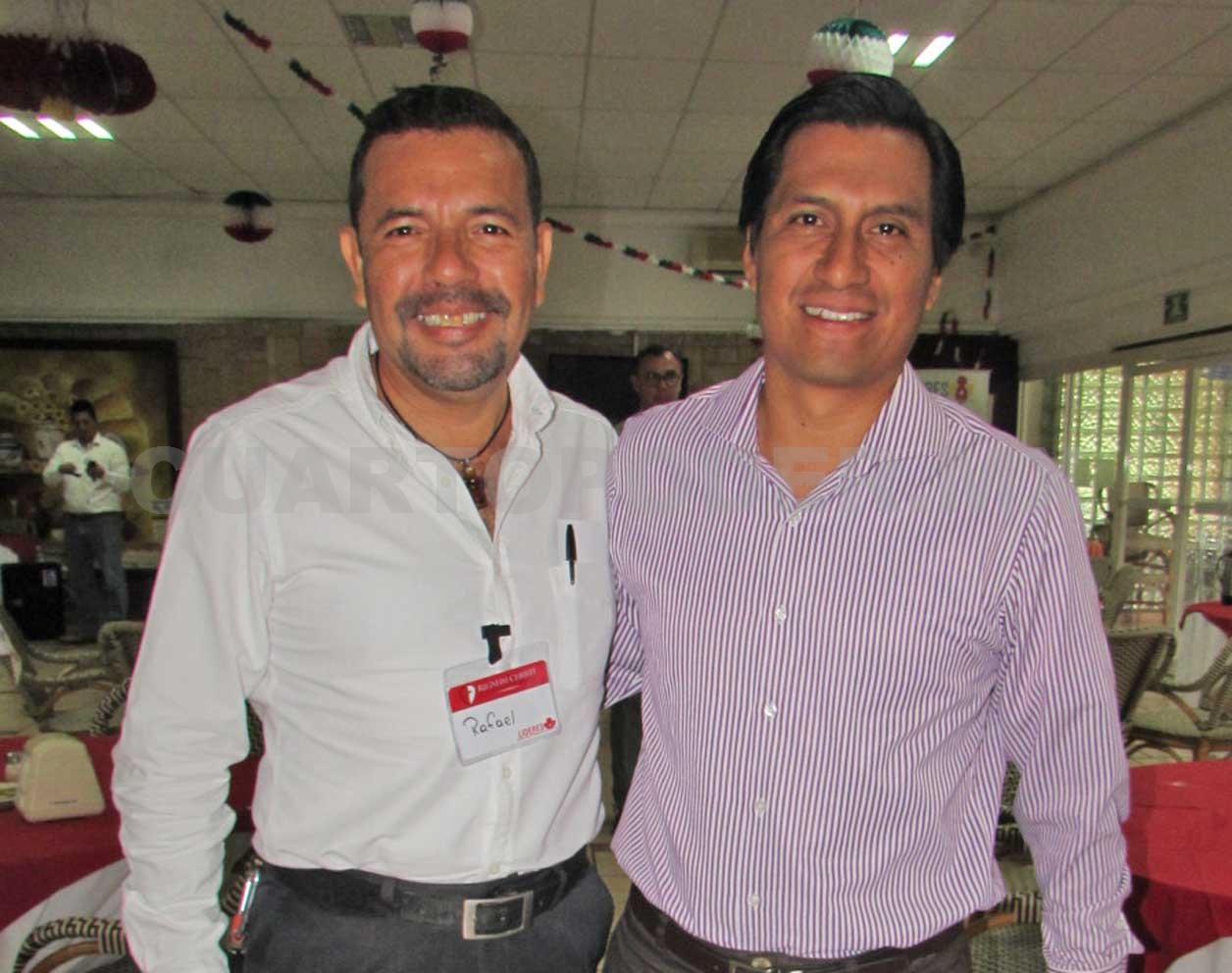 Padres de familia asisten a conferencia