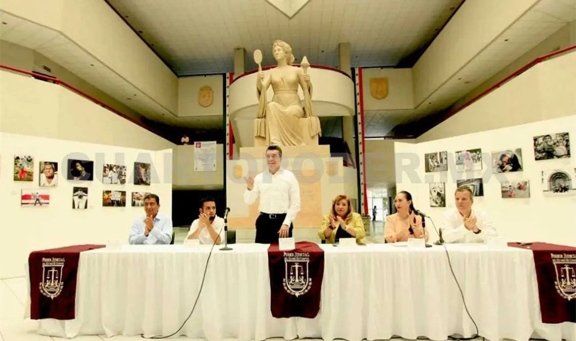 Inaugura y premia Rutilio exposición fotográfica