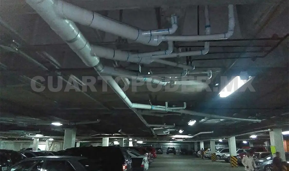 Falso, presencia de malos olores en estacionamiento