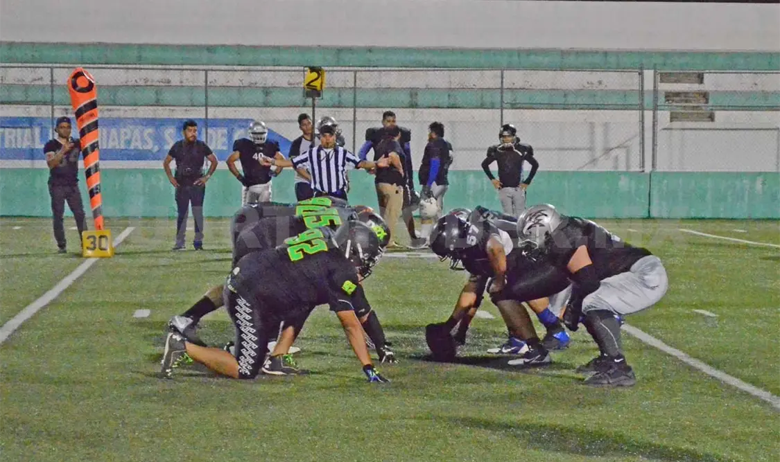 Borregos y Lobos Plateados se miden en “scrimmage”
