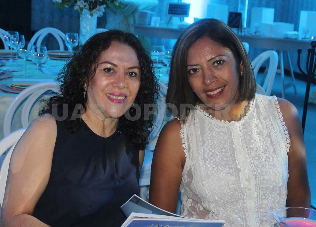 Capitalinos asisten a espectacular cena de gala