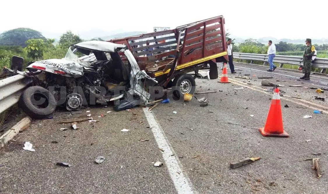 Cuatro lesionados en accidente carretero