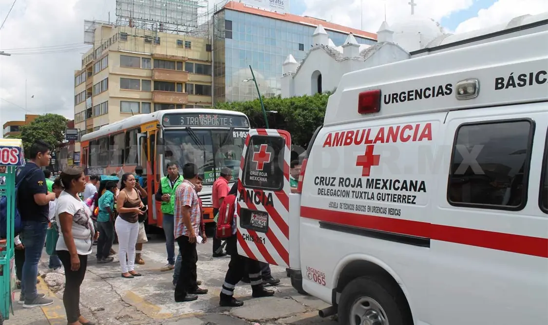 Sexagenario sufre infarto en el transporte público