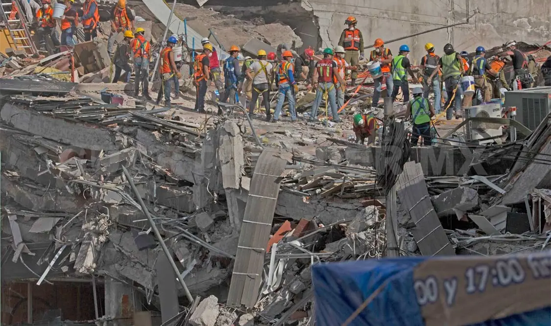 Mancera confía en que los recursos federales fluirán para la reconstrucción de la Ciudad. AP