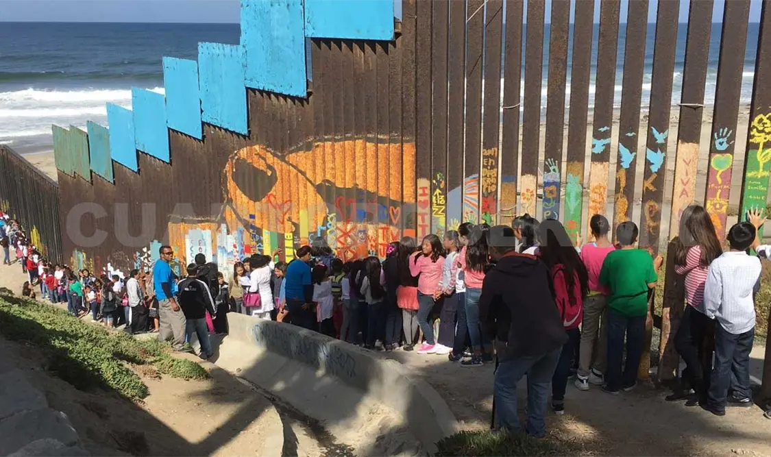 Niños cantan “México lindo y querido”