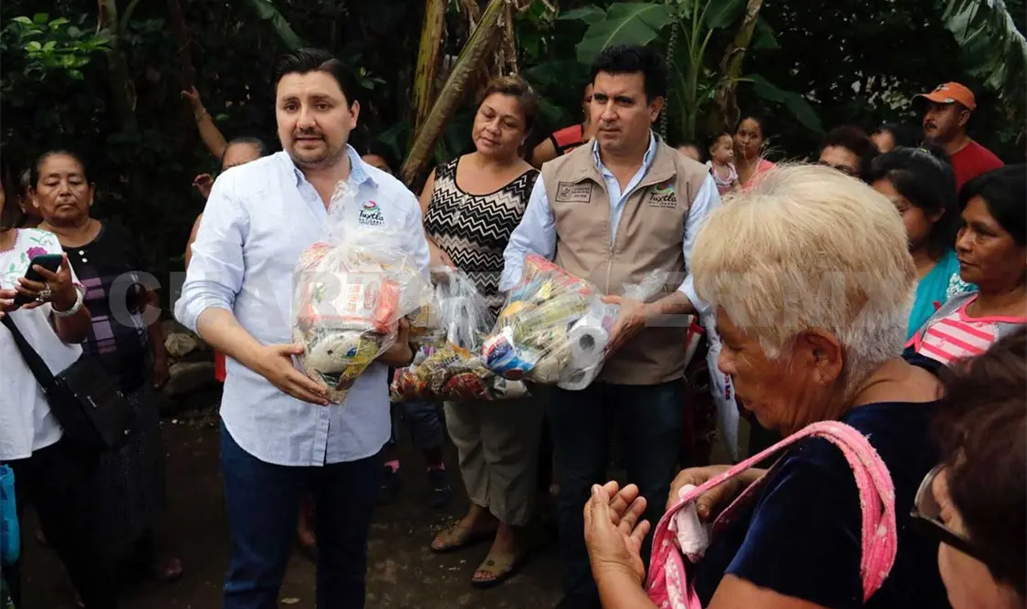 Entrega Castellanos paquetes alimentarios a damnificados