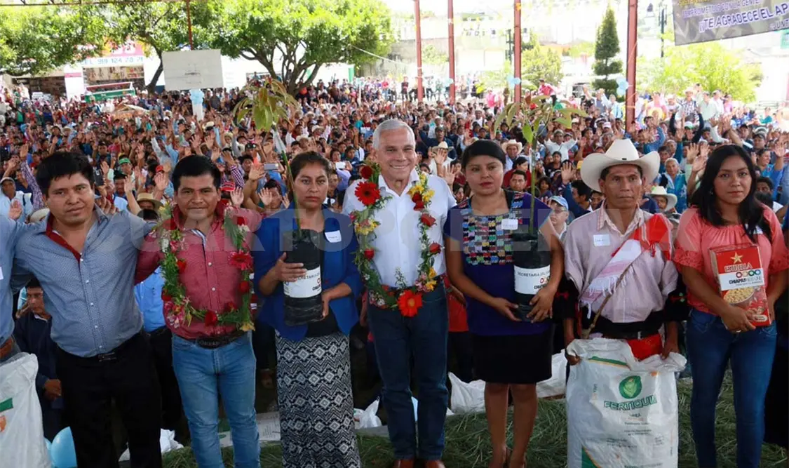 Cumple MVC con entrega de insumos agrícolas