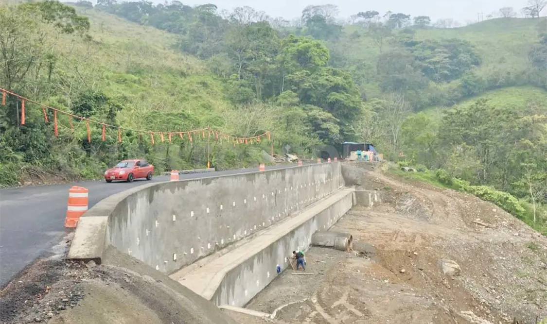 Presentan proyecto para reparar carretera
