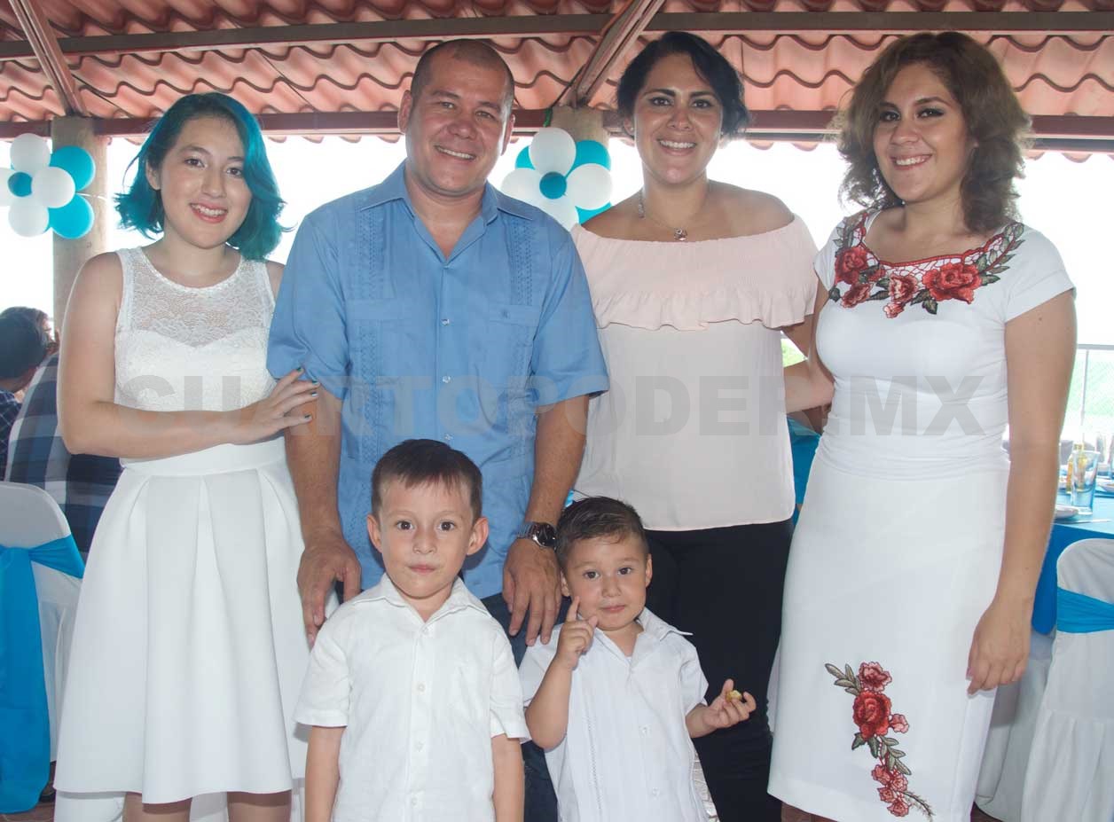 Hermanitos reciben primer sacramento