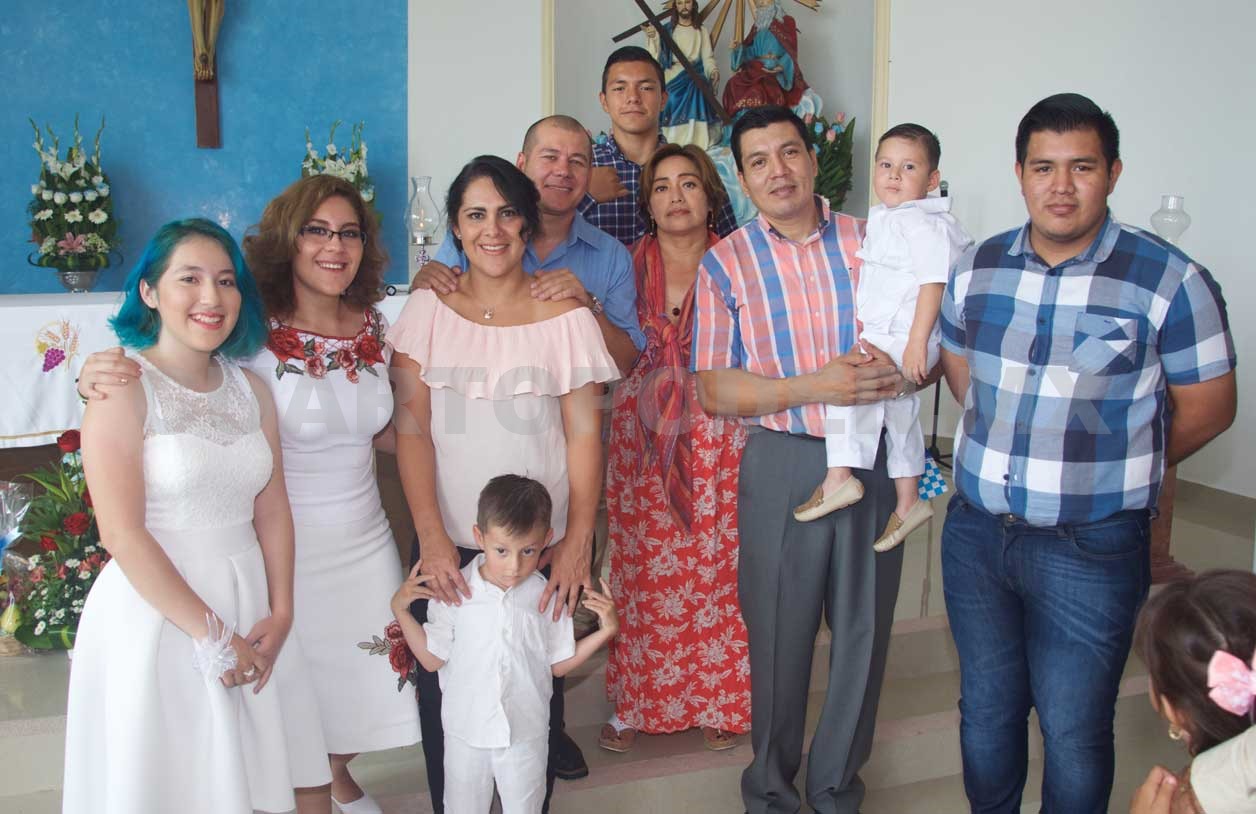 Hermanitos reciben primer sacramento