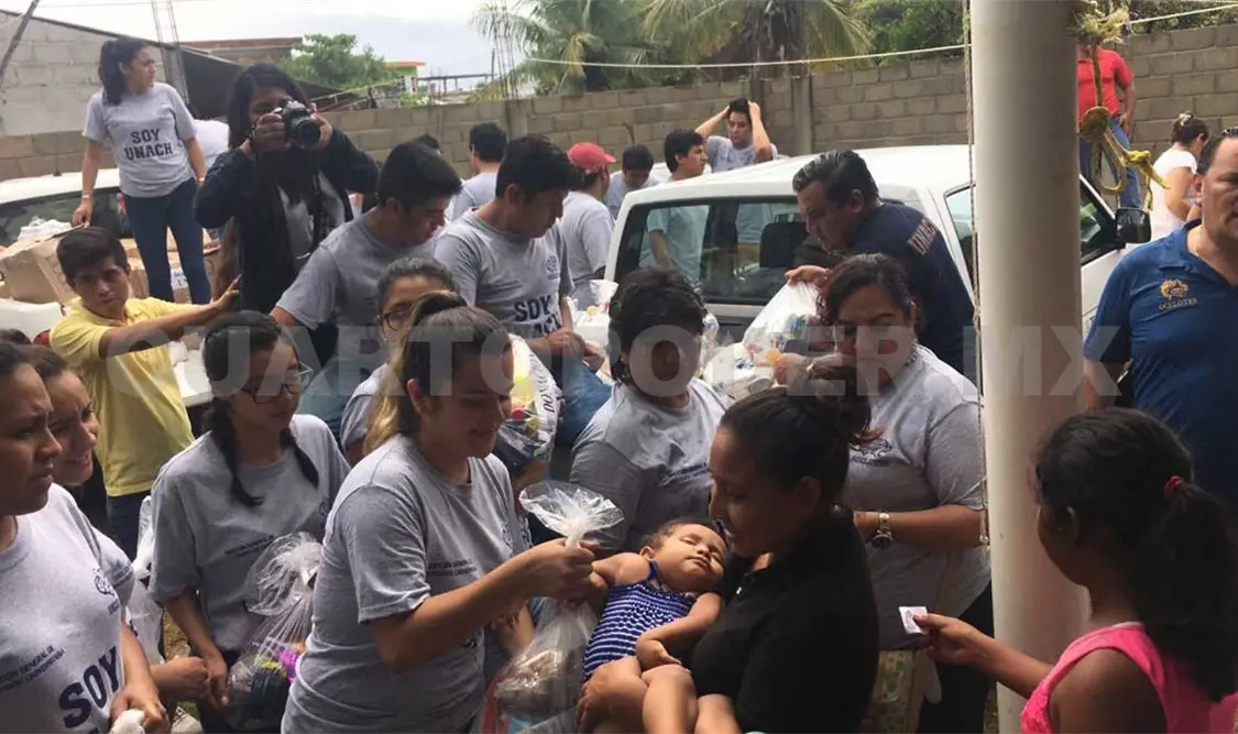 Entregan apoyos para damnificados de Tonalá