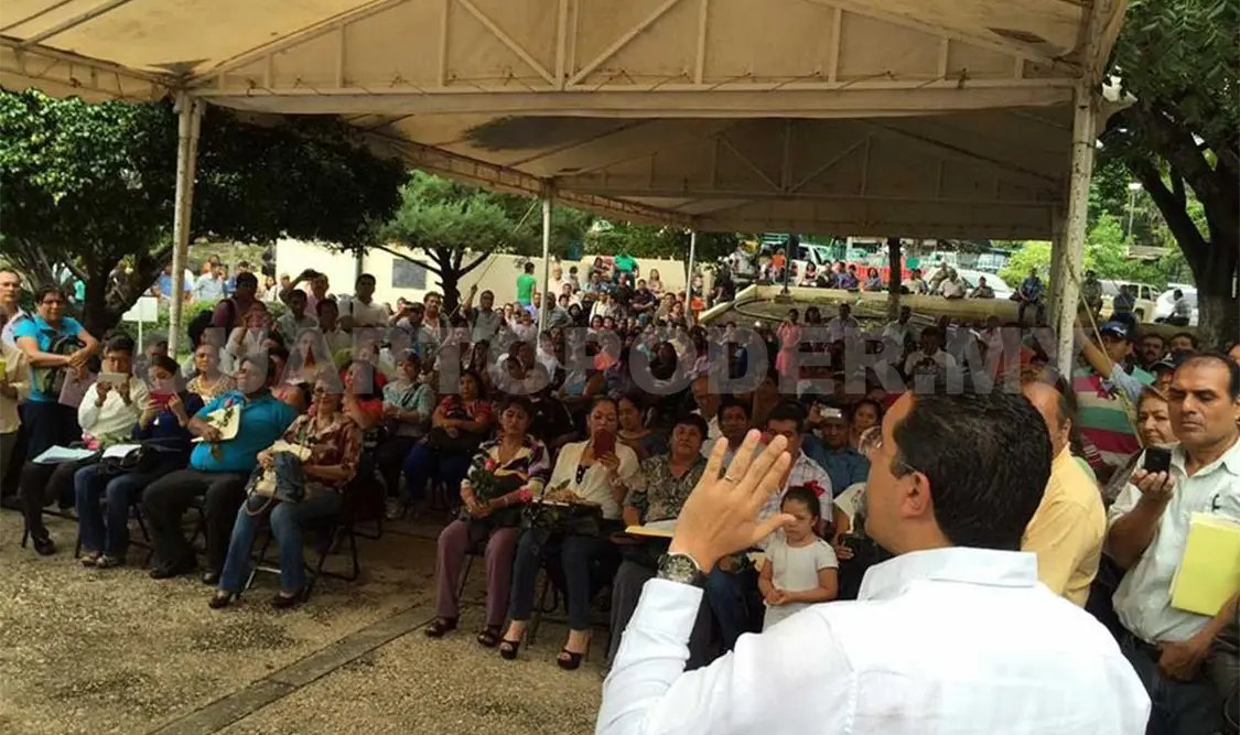 Atiende Eduardo Campos a Profesores Idóneos