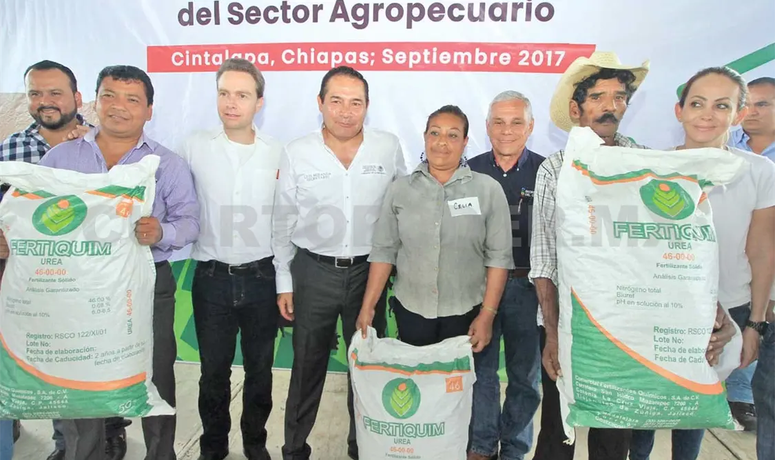 Entrega gobernador Velasco y titular de Sedesol insumos agrícolas al sector agropecuario en Jiquipilas y Cintalapa. CP