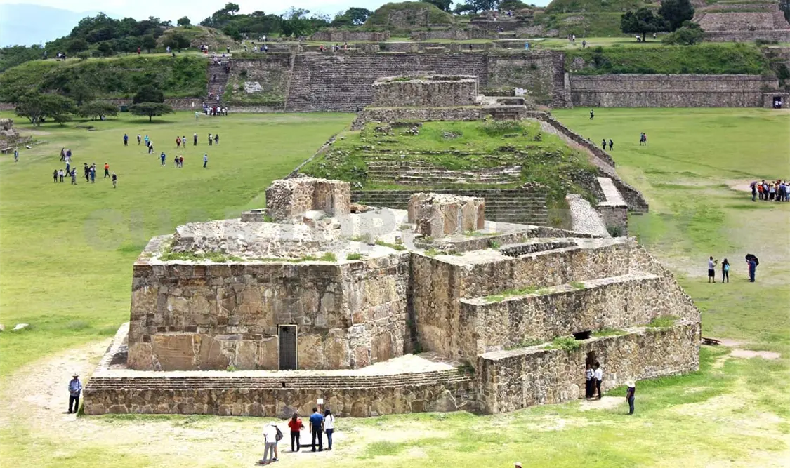 Pirámides de Monte Albán sufren daños