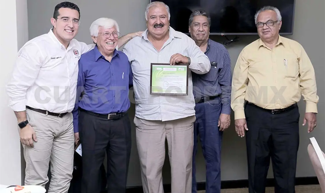 Reconocen trayectoria de jefes de sector