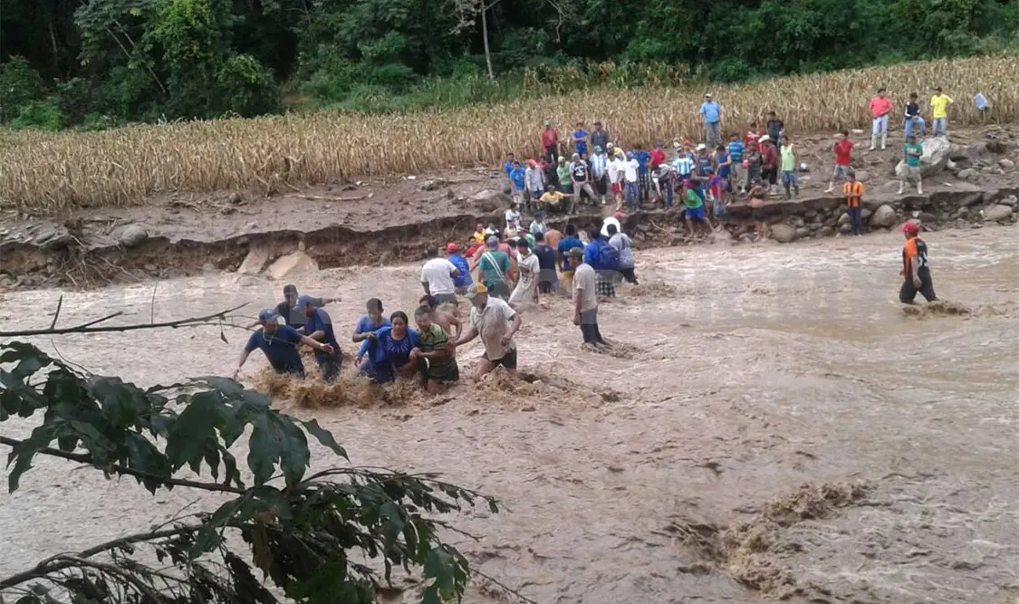 Inundaciones y deslizamientos afectan a municipios