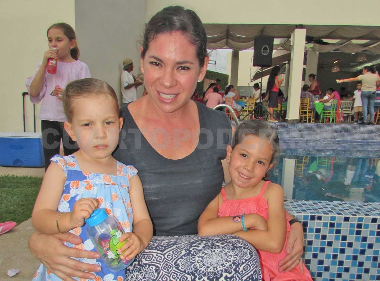 Celebran a Paulina su cumpleaños