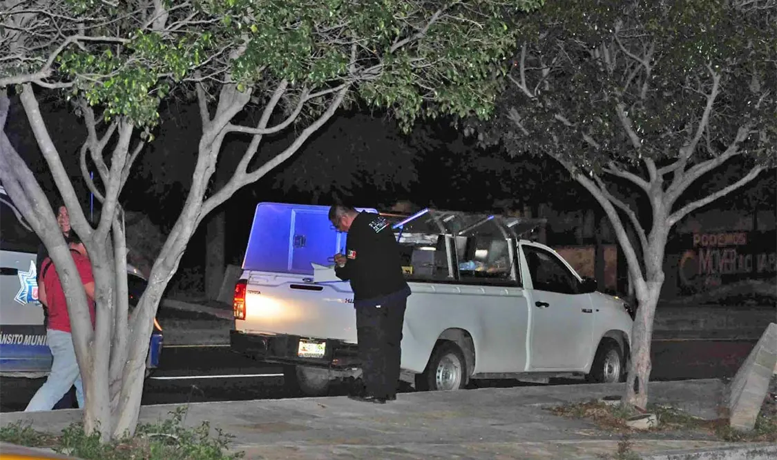 Auto “fantasma” embiste y priva de la vida a peatón