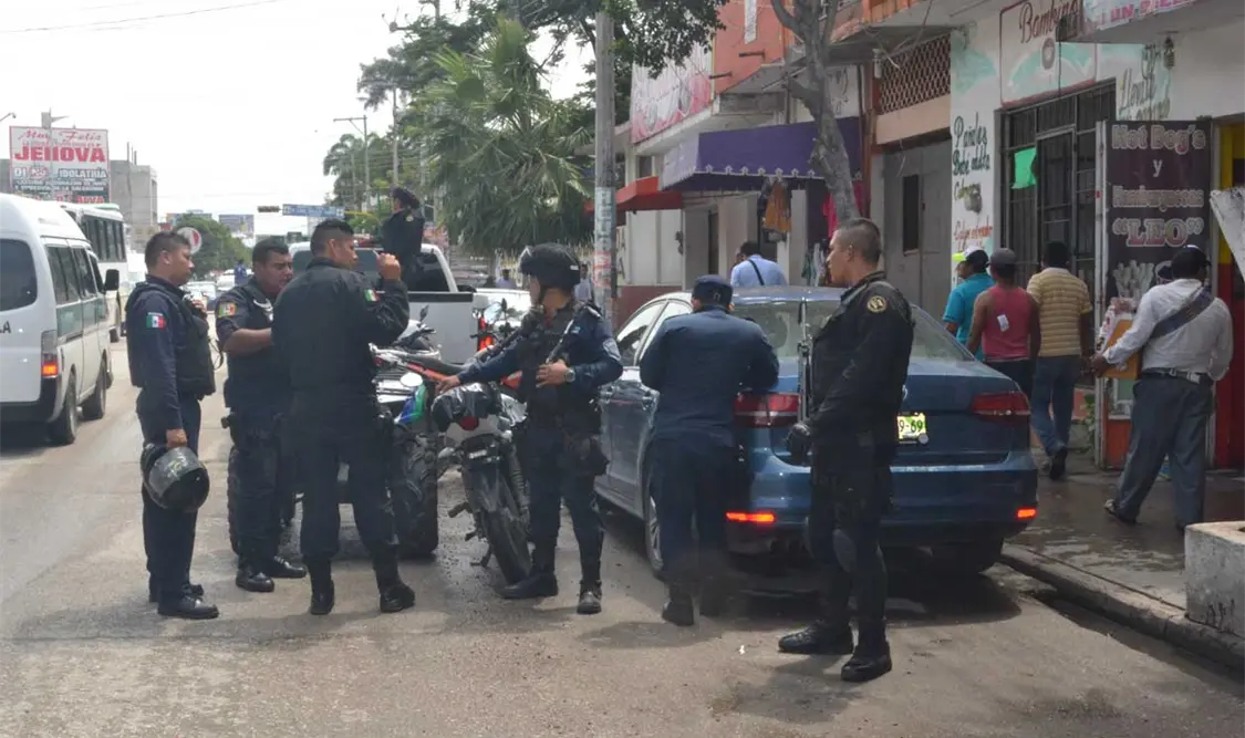 Violento asalto a empleado de tienda; le arrebatan 20 mil