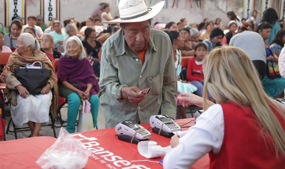 Entregan tarjetas electrónicas a afectados de Chiapas y Oaxaca