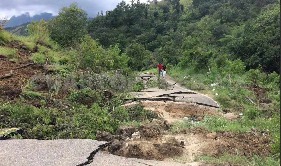 Excavaciones de material pétreo originaron derrumbe