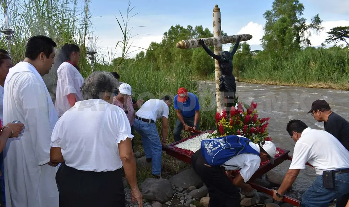 Bañan al Cristo y piden justicia en Tapachula
