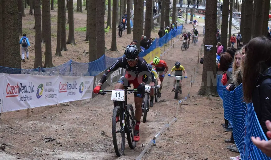 Ciclistas destacan en eventos de montaña