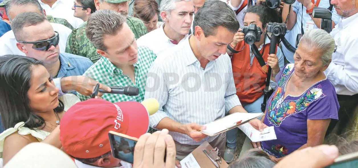 Entregan MVC y EPN tarjetas para apoyar la reconstrucción