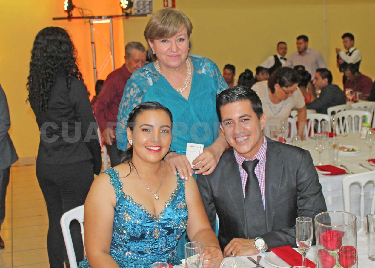Caminaron hacia el altar