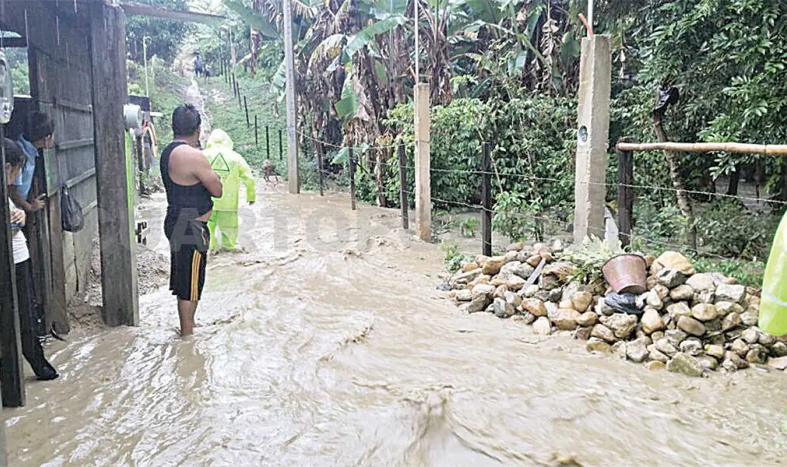 Río inunda viviendas en Ocosingo
